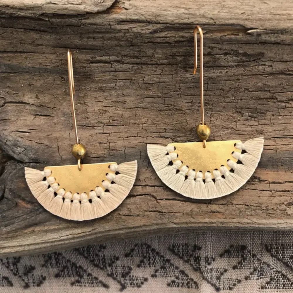 Colibri . Elegant Gold and Cream Fan Earrings